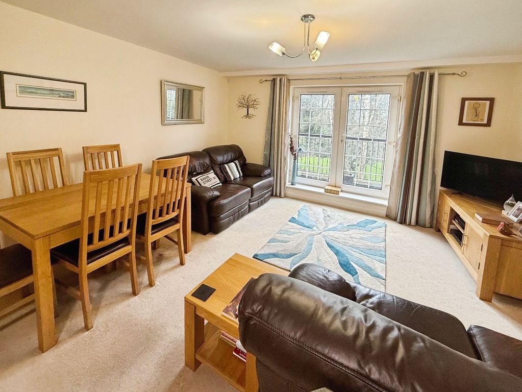 Property photo 3 of 18 Lounge / Diner