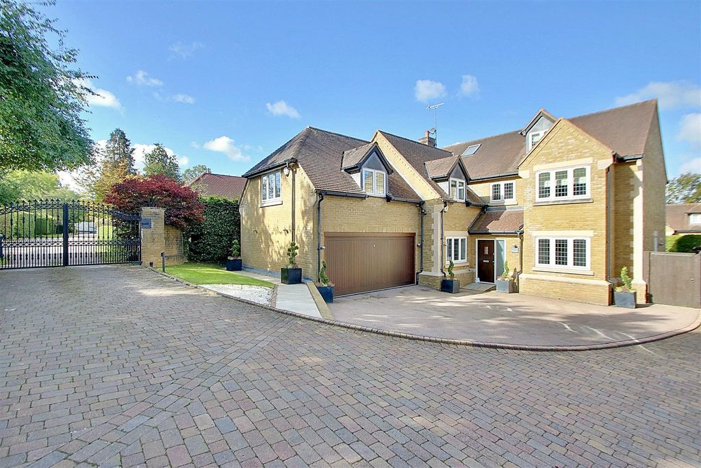 Property photo 1 of 21