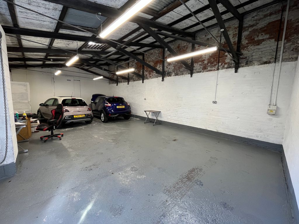 Property photo 3 of 6