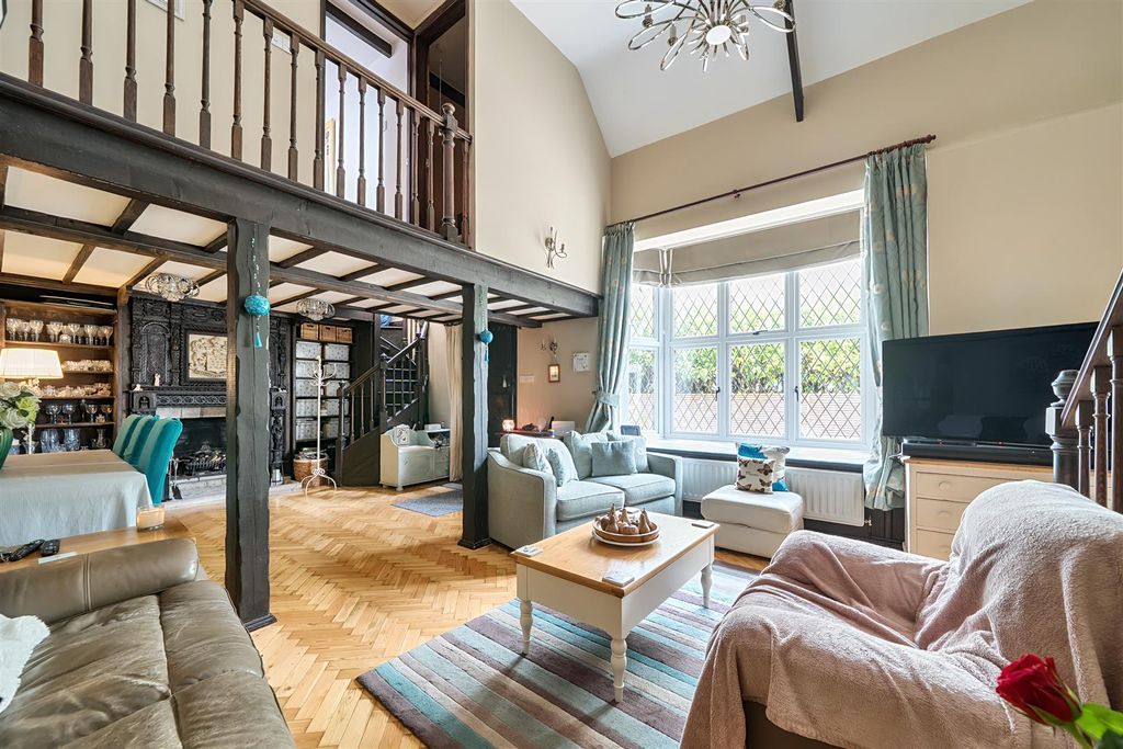 Property photo 2 of 18 Sitting Room