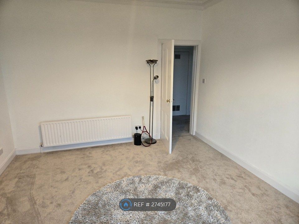 Property photo 2 of 9 Livingroom