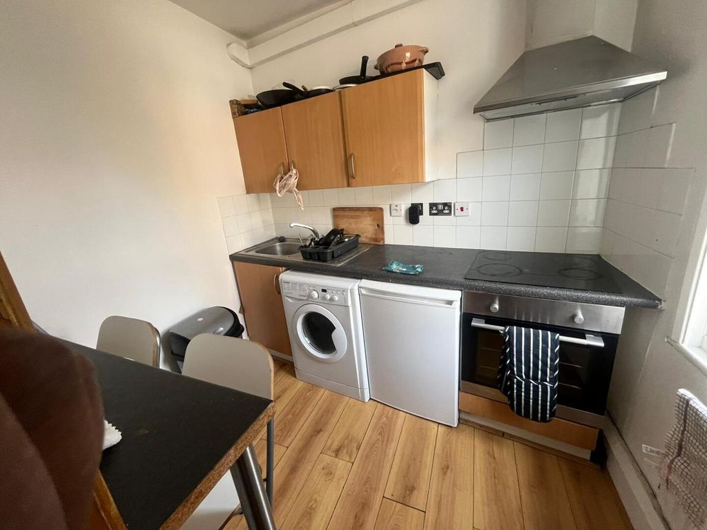 Property photo 2 of 5 Kitchen