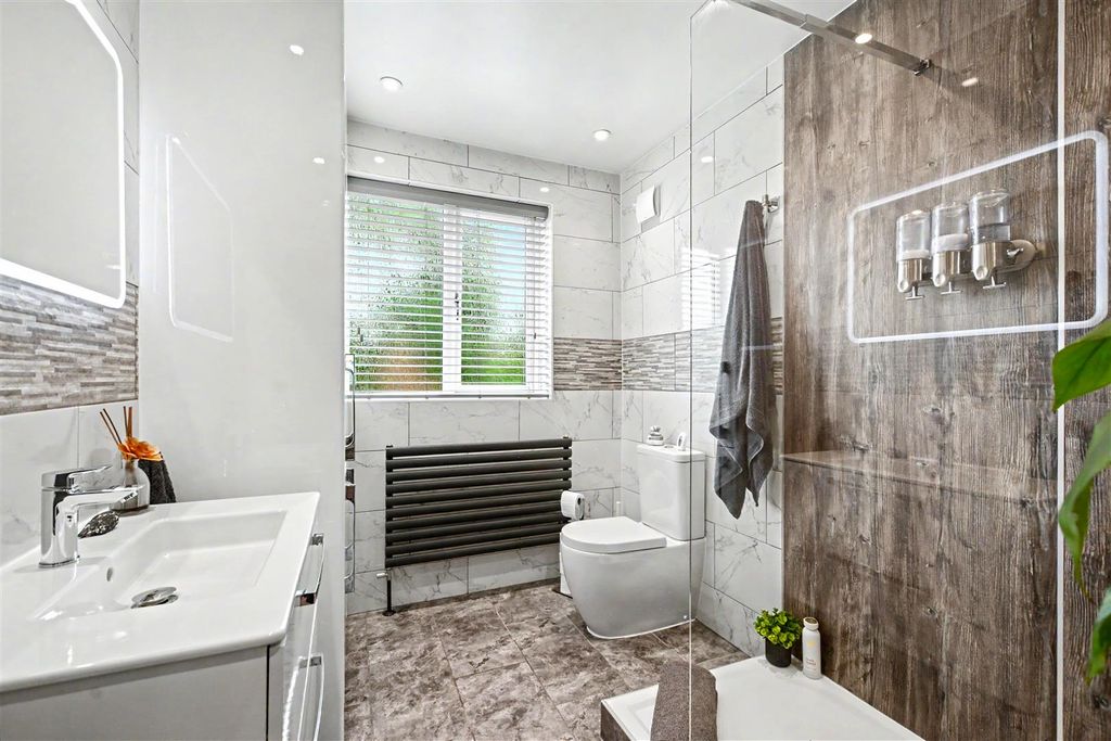 Property photo 3 of 14 Bathroom (1).Jpeg