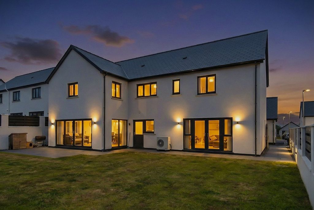 Property photo 2 of 34