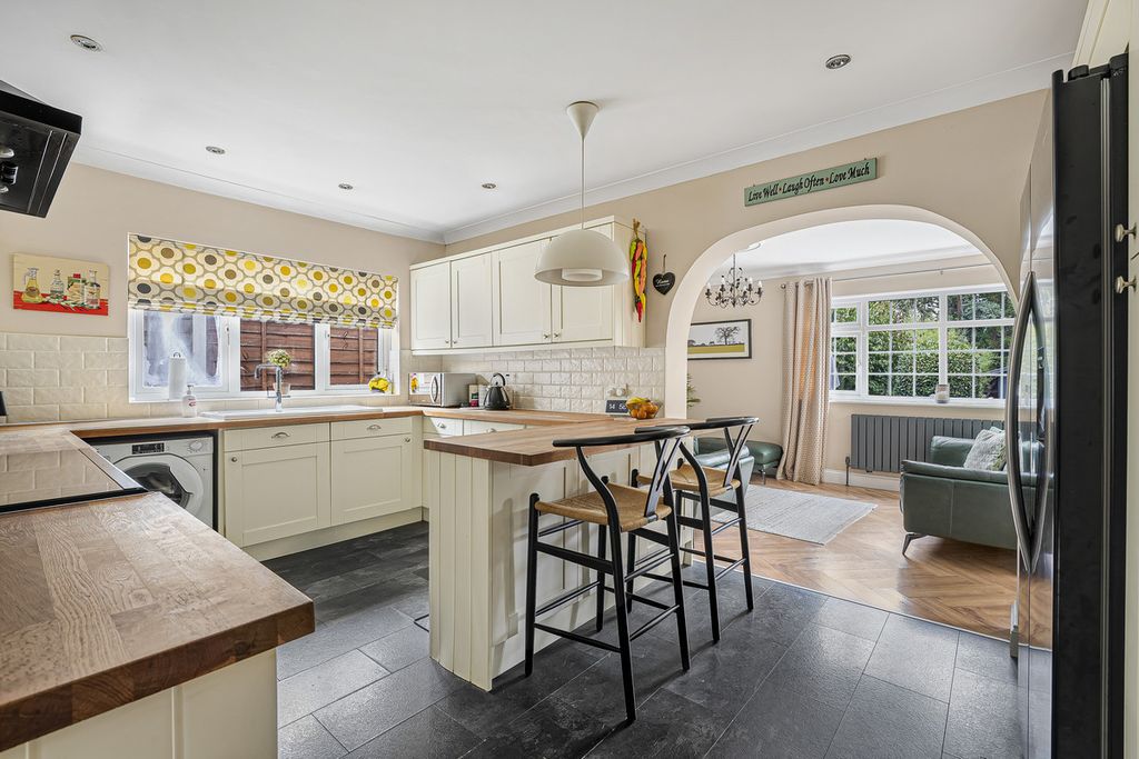 Property photo 2 of 26