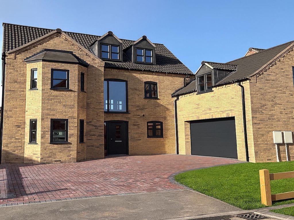 Property photo 1 of 13 Frontal