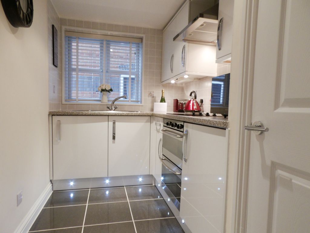 Property photo 2 of 10 Kitchen