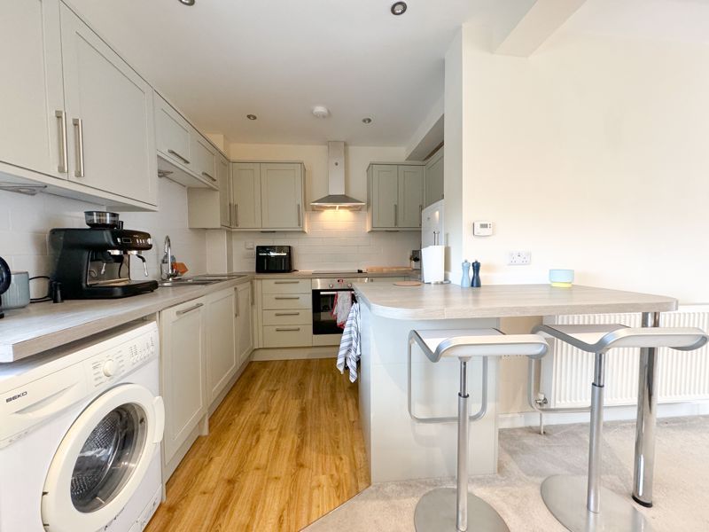 Property photo 3 of 9 Kitchen