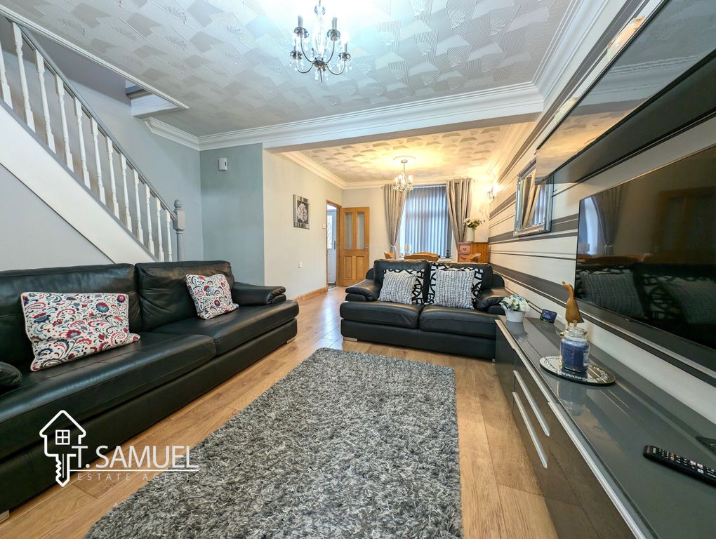Property photo 2 of 26 Lounge D