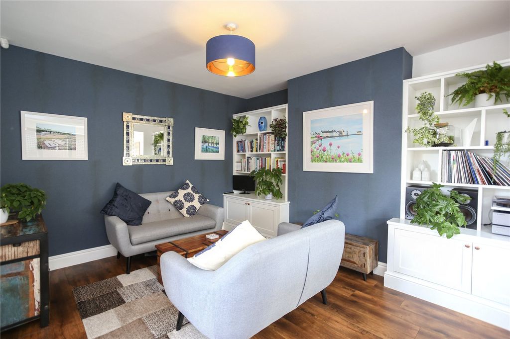 Property photo 3 of 30 Picture No. 12