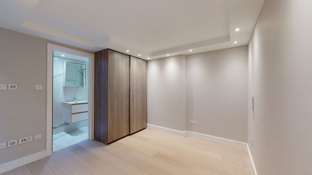 Property photo 3 of 13 Bedroom