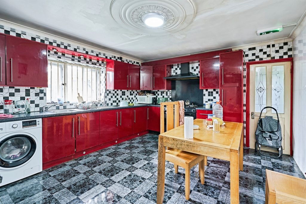 Property photo 3 of 17