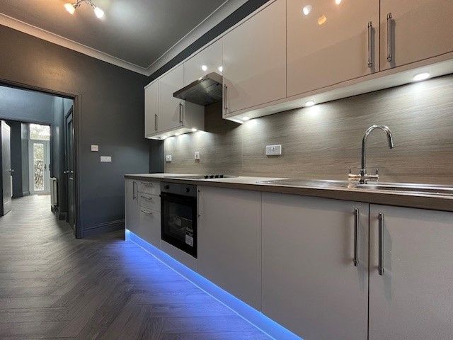 Property photo 1 of 10 Kitchen