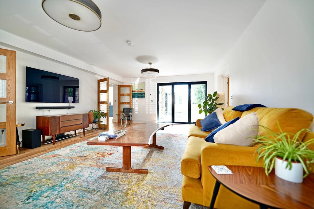 Property photo 2 of 29