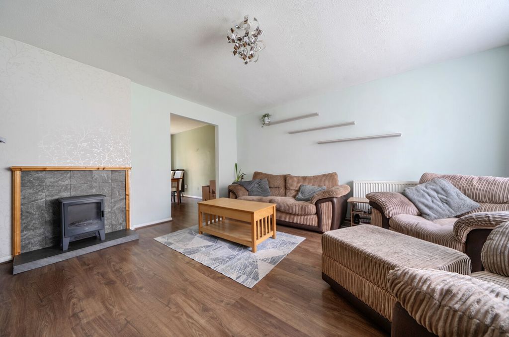 Property photo 2 of 13 1446267569E247c409B43