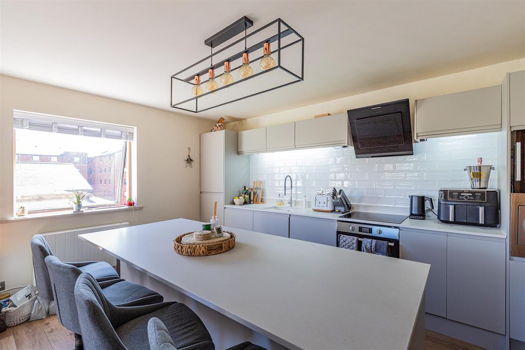 Property photo 1 of 16 Henke Court 130-9.Jpg