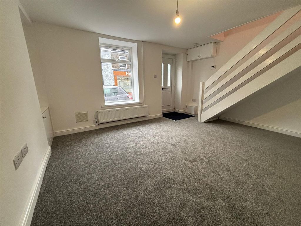 Property photo 2 of 17 Brecon Road Take On (8).Jpeg