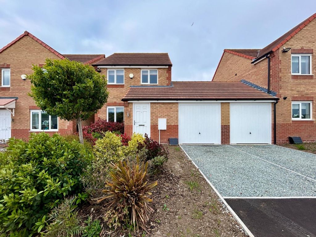 Property photo 2 of 35 Front Exterior