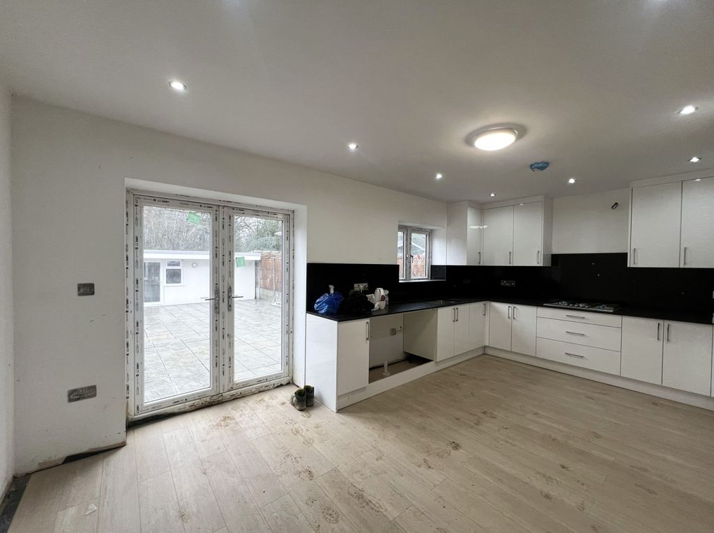 Property photo 3 of 18 Gallery