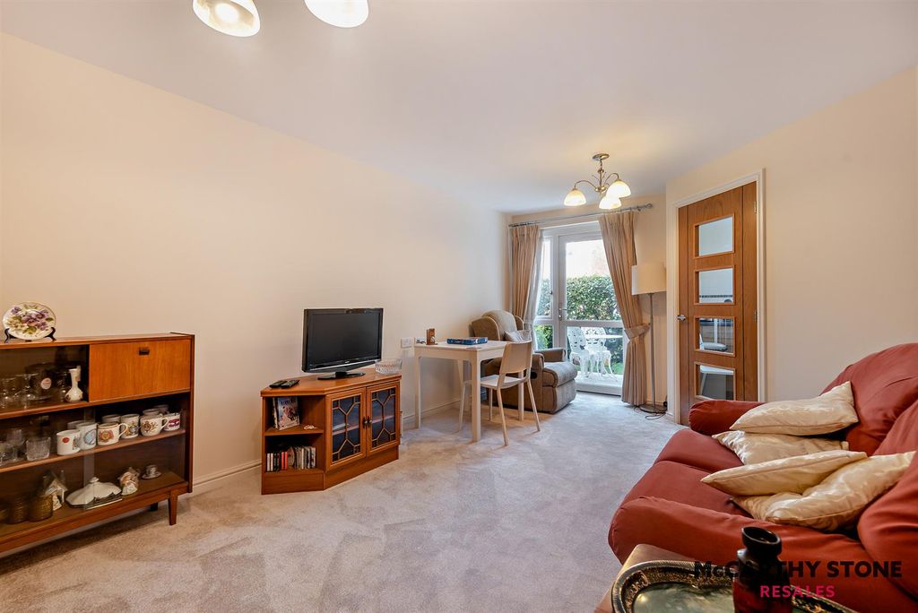 Property photo 2 of 32 8625695-Interior06-800.Jpg