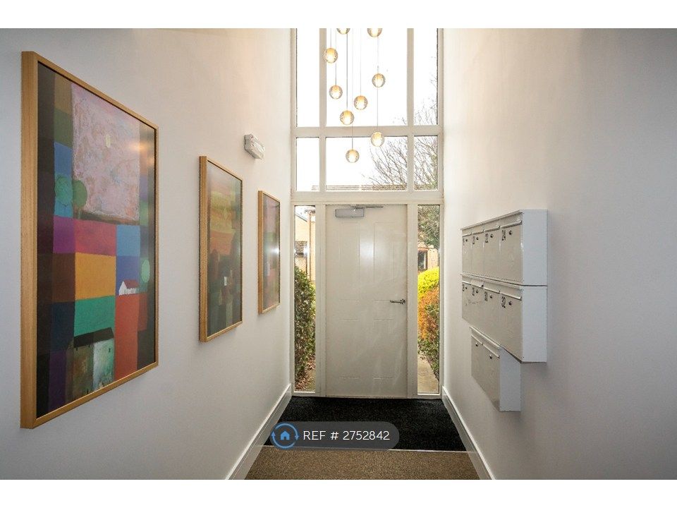 Property photo 2 of 6 Hallway