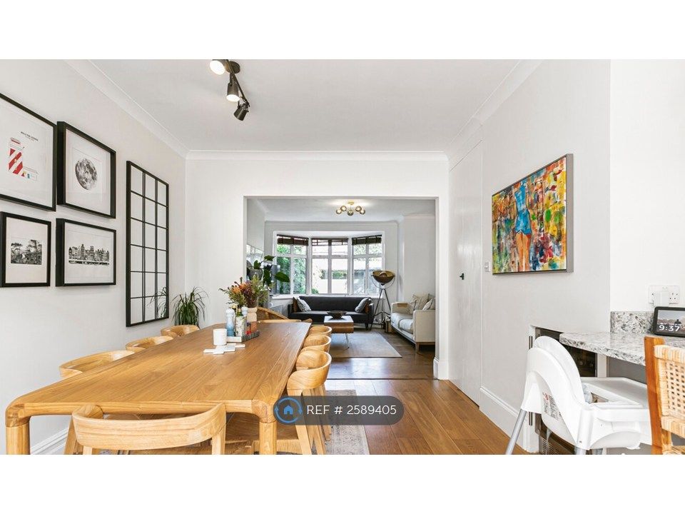Property photo 1 of 17 Living Room Open Plan