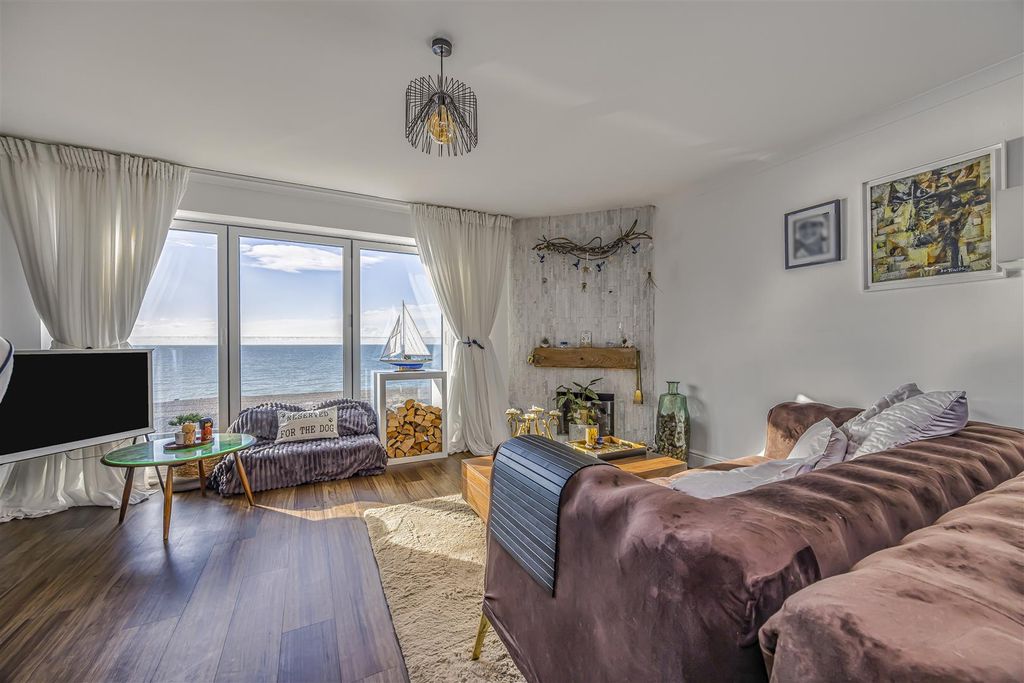 Property photo 1 of 27 The Penthouse, 22 Bembridge Drive, Hayling Island-