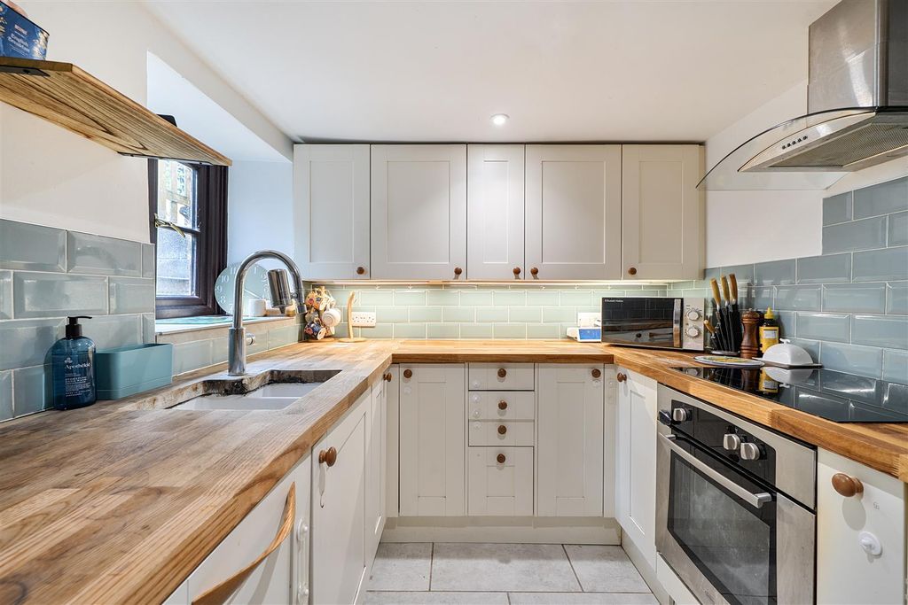 Property photo 3 of 16 Kitchen