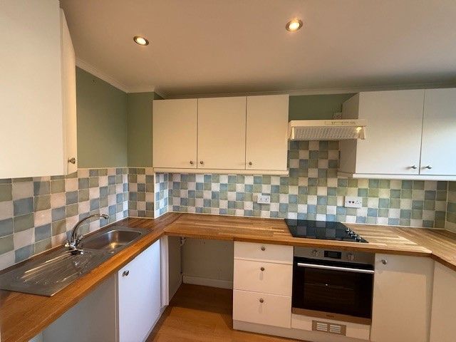 Property photo 2 of 9 Kitchen