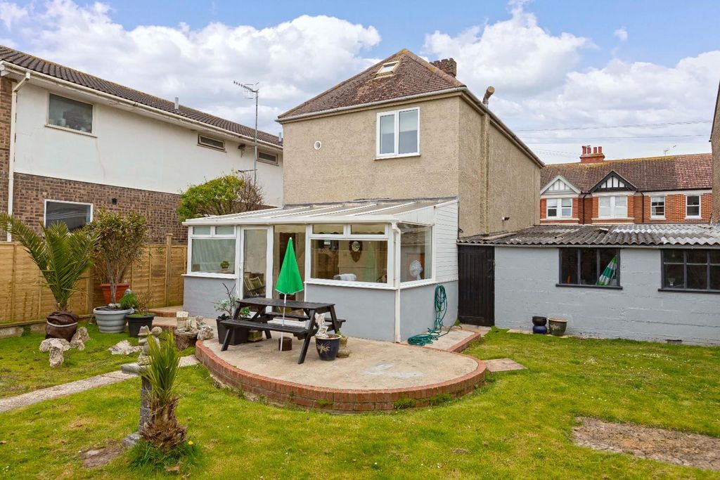Property photo 2 of 32 22 Cecil_28.Jpg