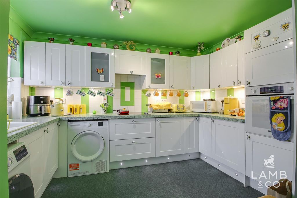 Property photo 3 of 17