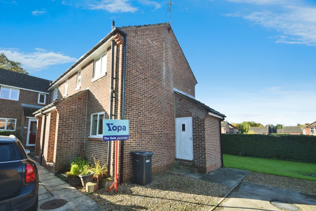 Property photo 1 of 17 36Thechase018