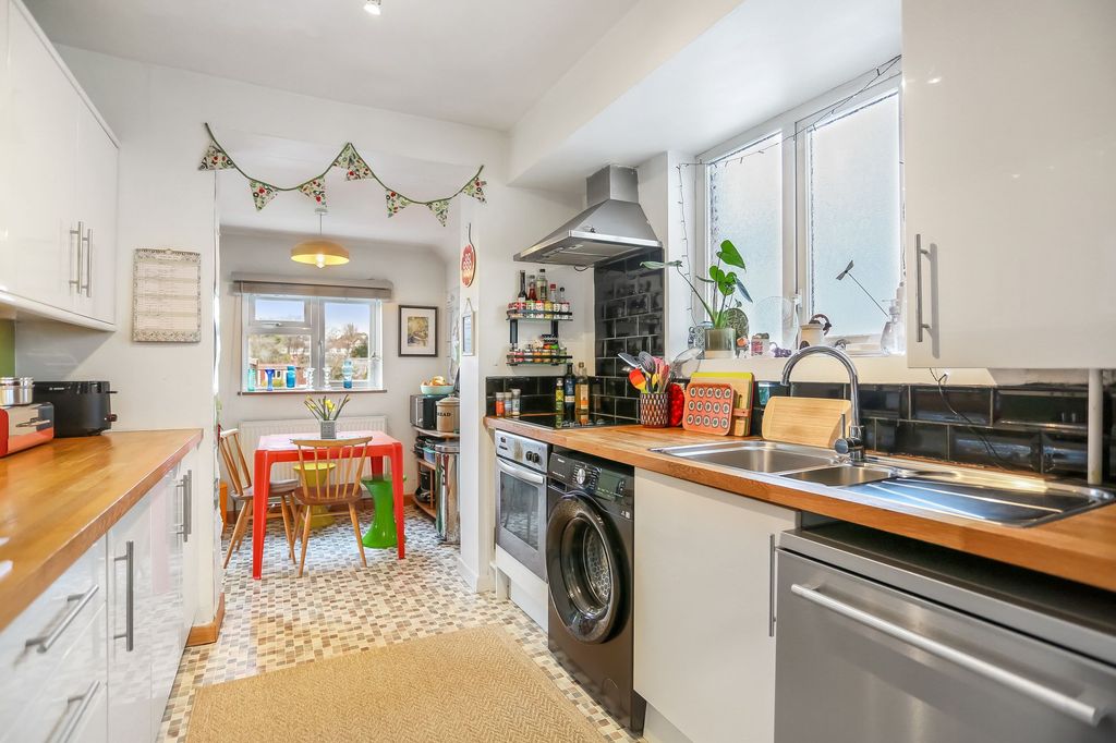 Property photo 3 of 25