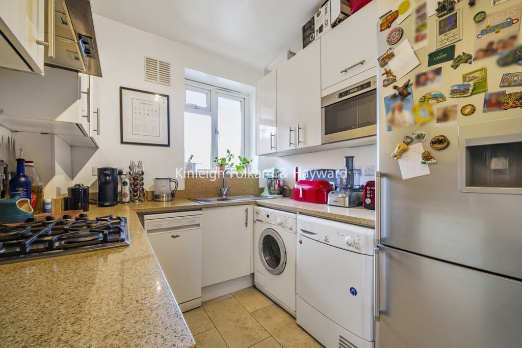 Property photo 3 of 8 7Ef63589-58A6-4A04-8