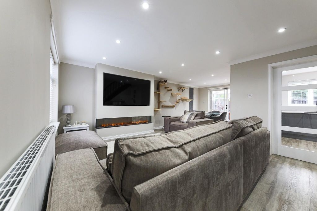 Property photo 2 of 17 Lounge Dining Room.Jpg