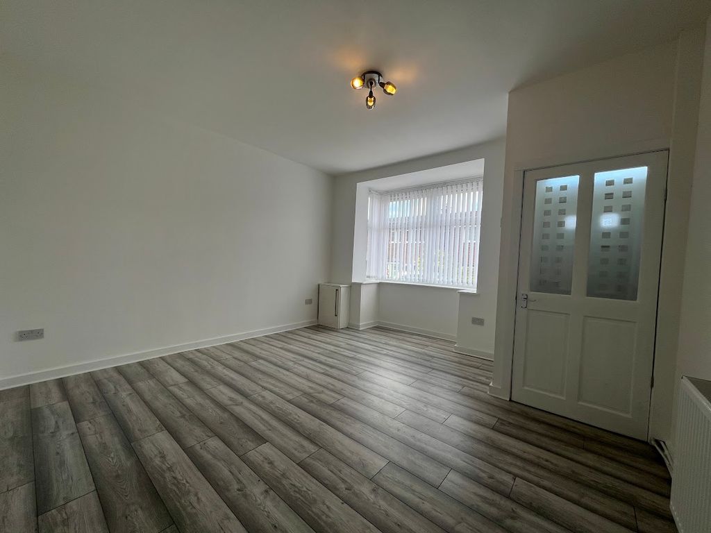 Property photo 3 of 9 Lounge