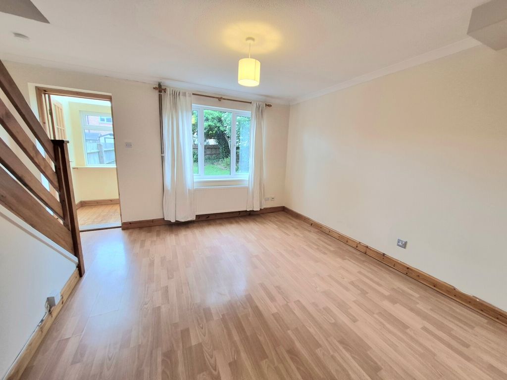Property photo 2 of 16 Picture No. 23