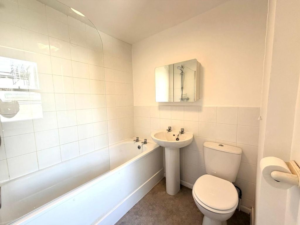 Property photo 3 of 6 Bathroom