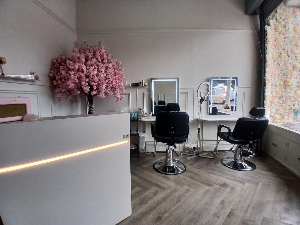 Property photo 3 of 12 Salon 2