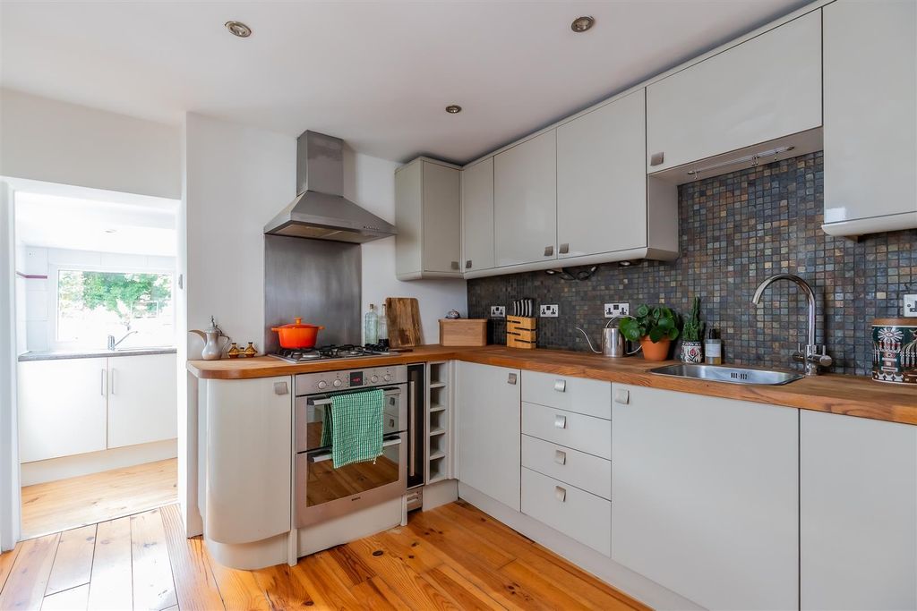 Property photo 2 of 18 16 (8 Of 21).Jpg