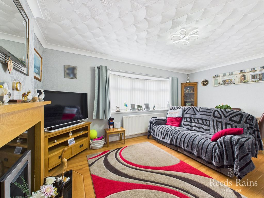 Property photo 3 of 21 Lounge