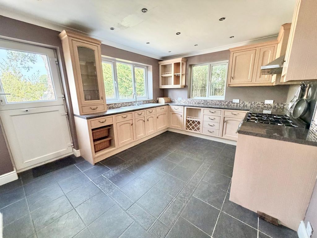 Property photo 3 of 10 68Dfbb76-F36A-41c6-Bdb9-F126B545A3F9