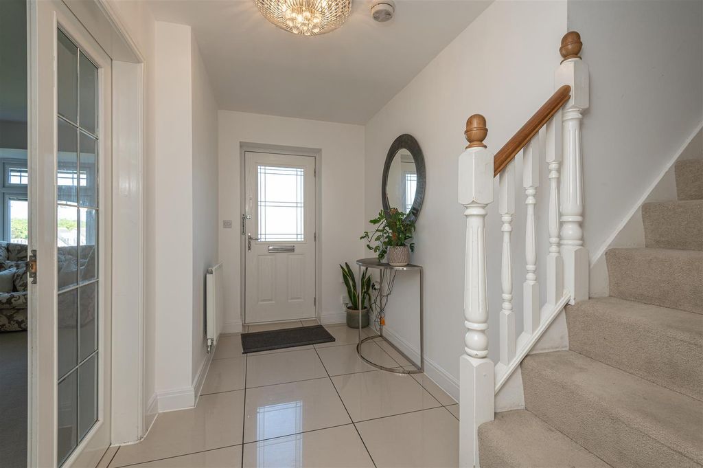 Property photo 3 of 53 34 - 12 Pavillion View HD3 3Wu.Jpg