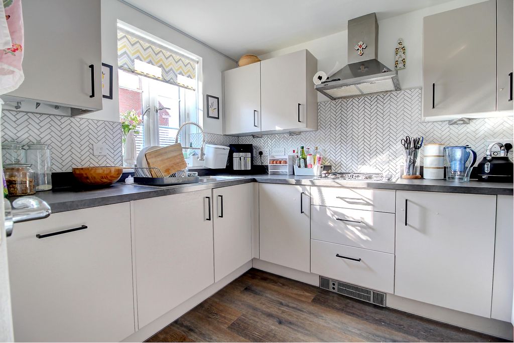 Property photo 2 of 17 Kitchen