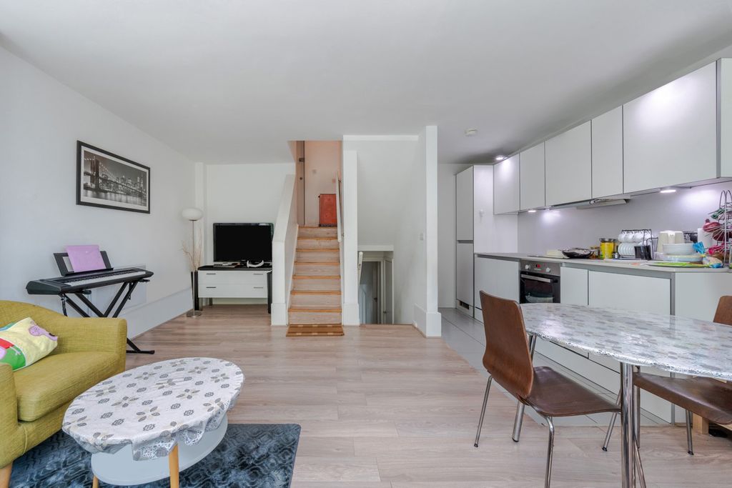 Property photo 3 of 8