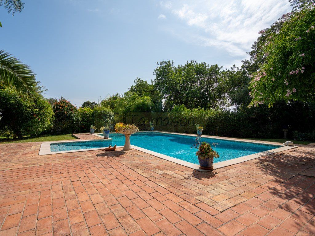 Property photo 2 of 60