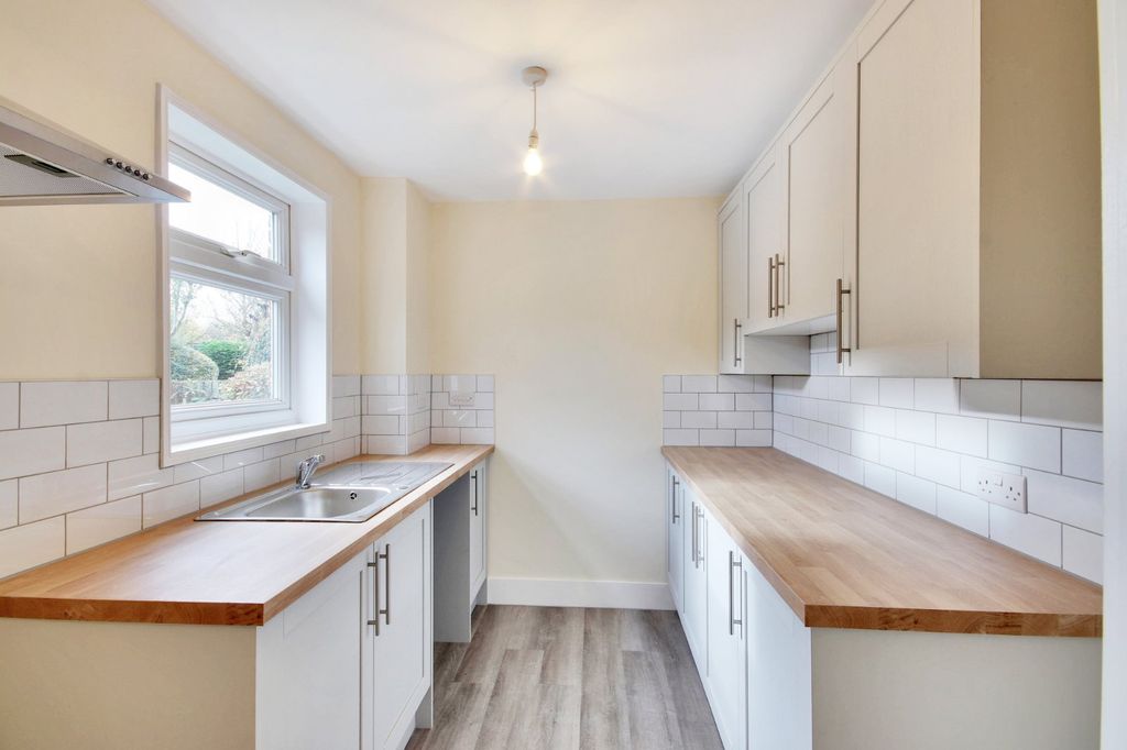 Property photo 2 of 10 Kitchen