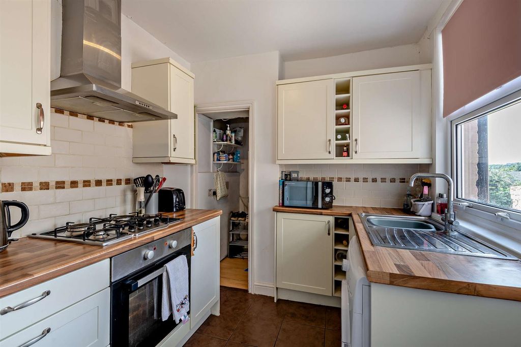 Property photo 3 of 16 8697096-Interior01-800.Jpg