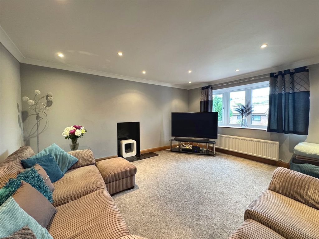 Property photo 3 of 43 Picture No. 05