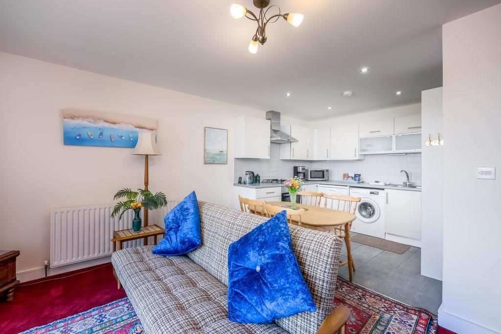 Property photo 2 of 15 Bellebuoy205Orchardplaza-15Web300.Jpg